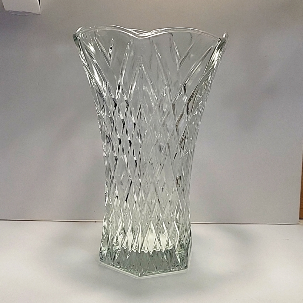 Vintage Diamond Cut Lead Crystal Tulip Vase C926 EO Brody Co.